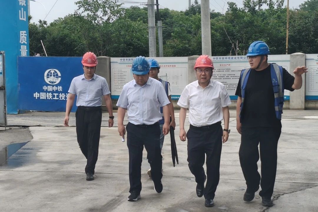 公司黨委書(shū)記、董事長(zhǎng)李明華到合肥智能中央廚房項(xiàng)目檢查指導(dǎo)工作.jpg