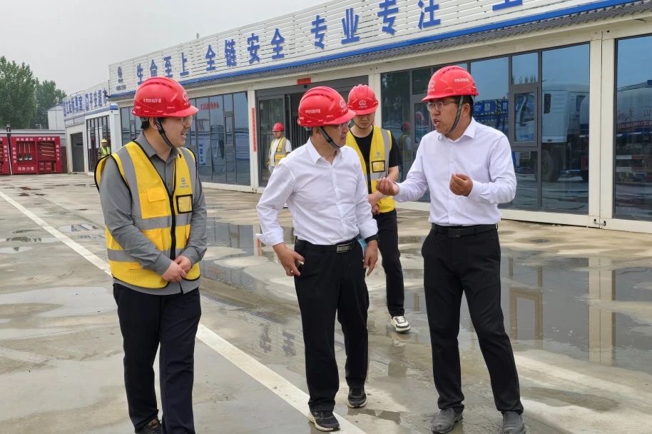 公司黨委書(shū)記、董事長(zhǎng)高學(xué)武到啟動(dòng)區(qū)項(xiàng)目檢查指導(dǎo)工作.jpg
